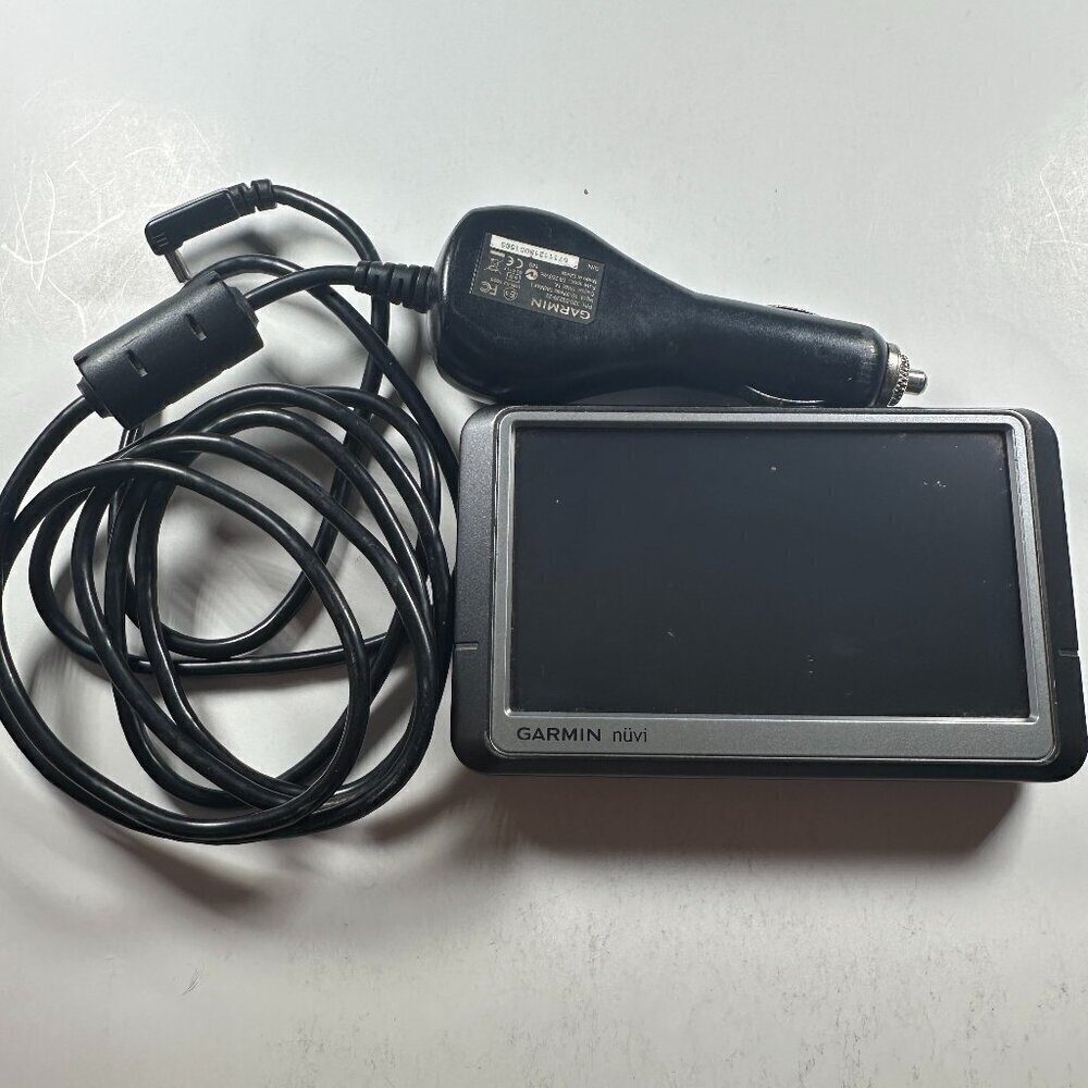 GARMIN NUVI 260W 4.3- WIDESCREEN PORTABLE GPS NAVIGATOR WITH CHARGER CABLE